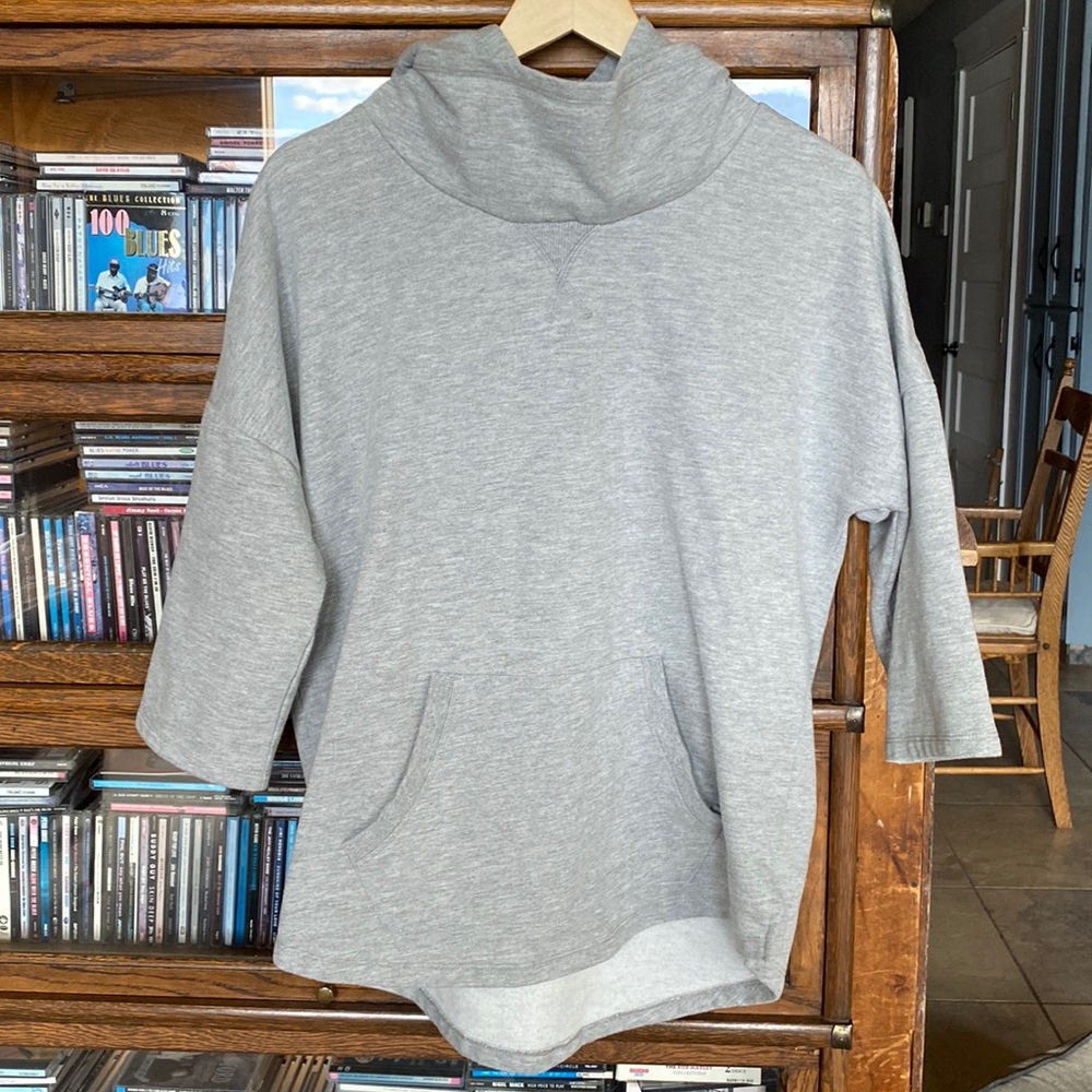 “90 Degrees” Thin Cotton/Polyester Hoodie with Short Arms Heathered Grey, Hi/Low